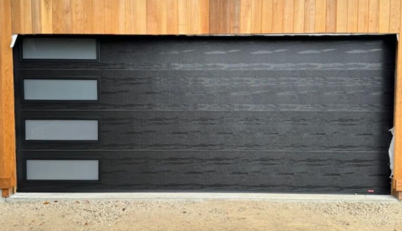 Flush garage door, Black
