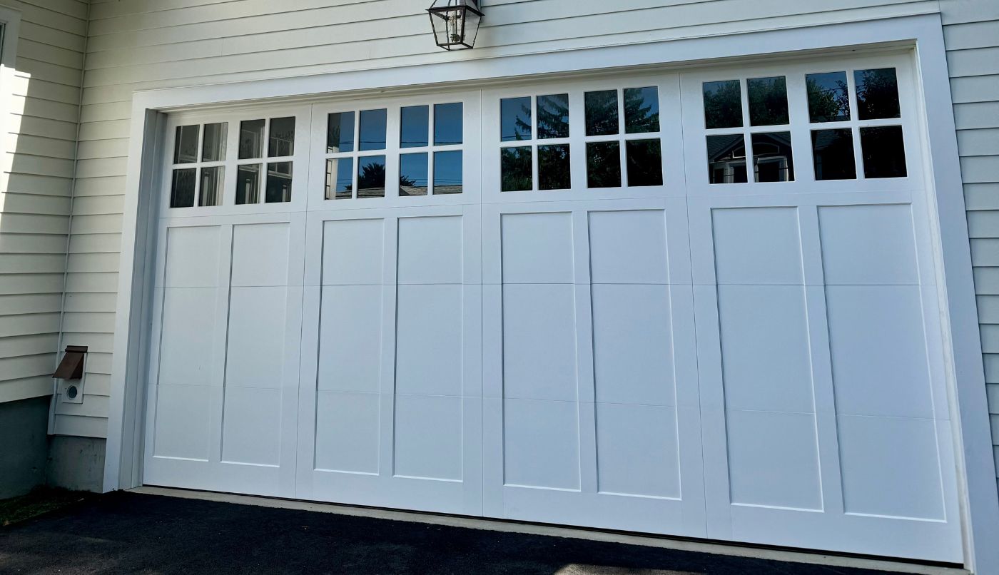 Princeton P-12 garage door, Ice White